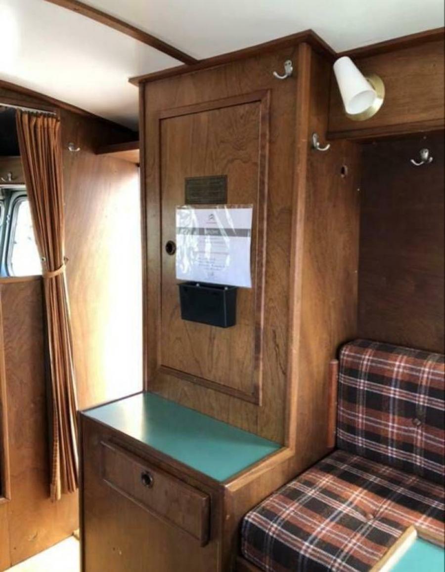 Интерьер Citroen HY 1600 Camper Van 1977 года  (фото 23 из 23)